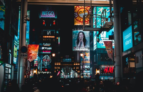 デジタルサイネージ映像制作 | 大阪の映像・楽曲・デザイン制作会社・TECH MUSIC WORKS合同会社 